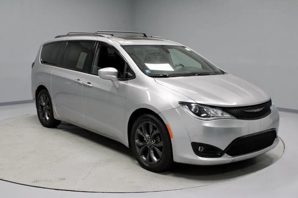 2018 Chrysler Pacifica Touring Plus photo 1