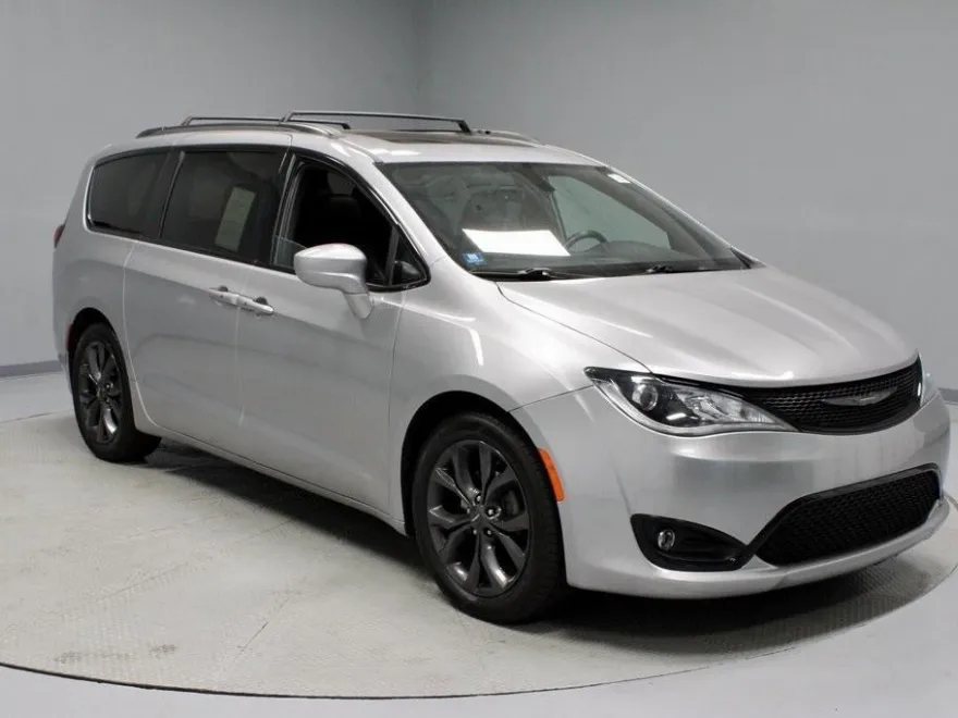 2018 Chrysler Pacifica Touring Plus photo 1
