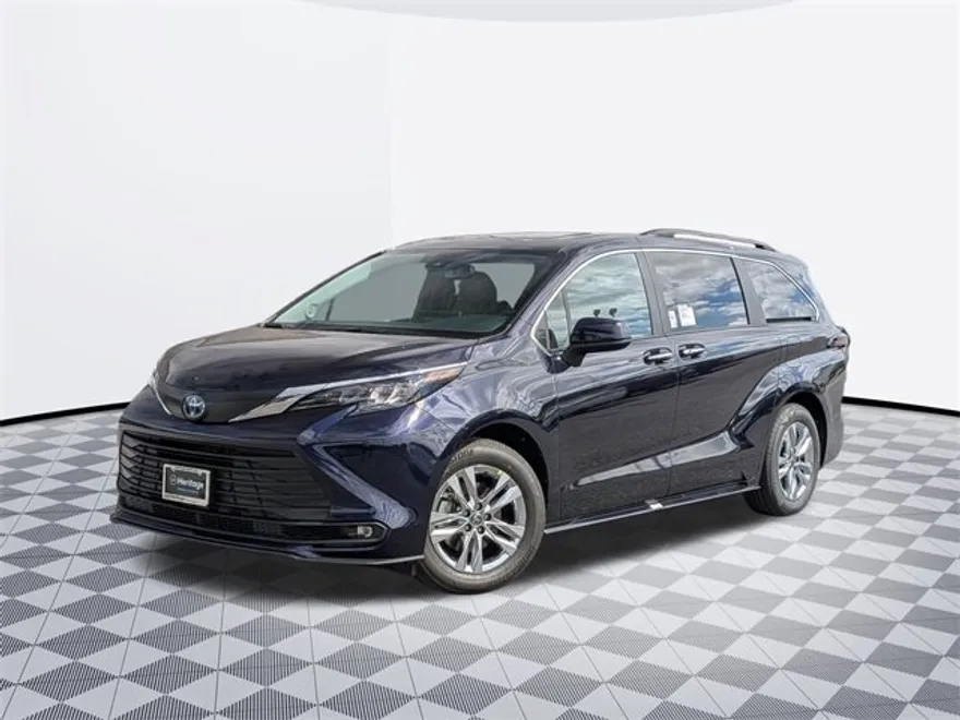 2025 Toyota Sienna XLE photo 1