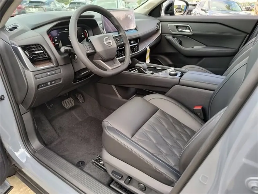 2026 Nissan Rogue Platinum photo 1