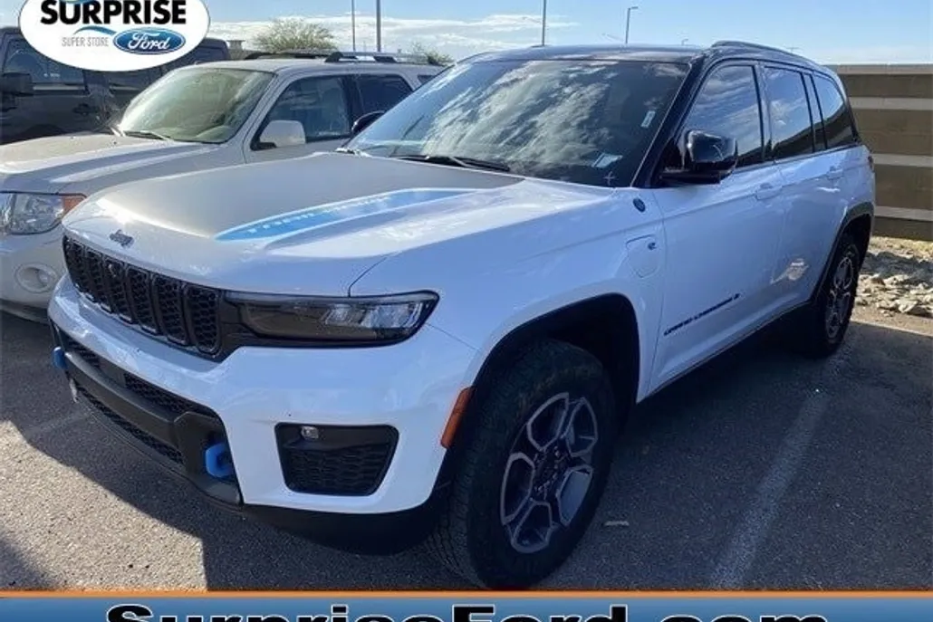 2022 Jeep Cherokee Trailhawk 4xe photo 1