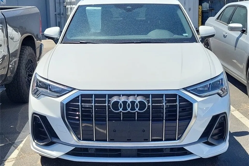 2024 Audi Q3 45 TFSI S line Premium photo 1