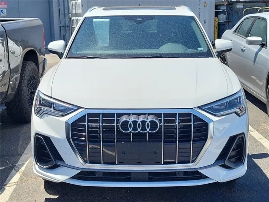 2024 Audi Q3 45 TFSI S line Premium photo 1