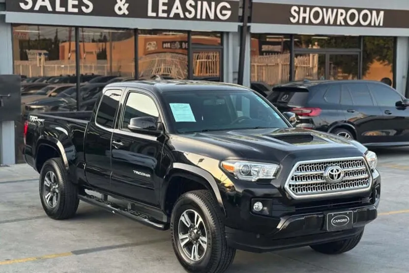 2016 Toyota Tacoma SR5 TRD Sport photo 1