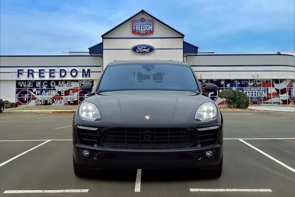 2017 Porsche Macan Base photo 1