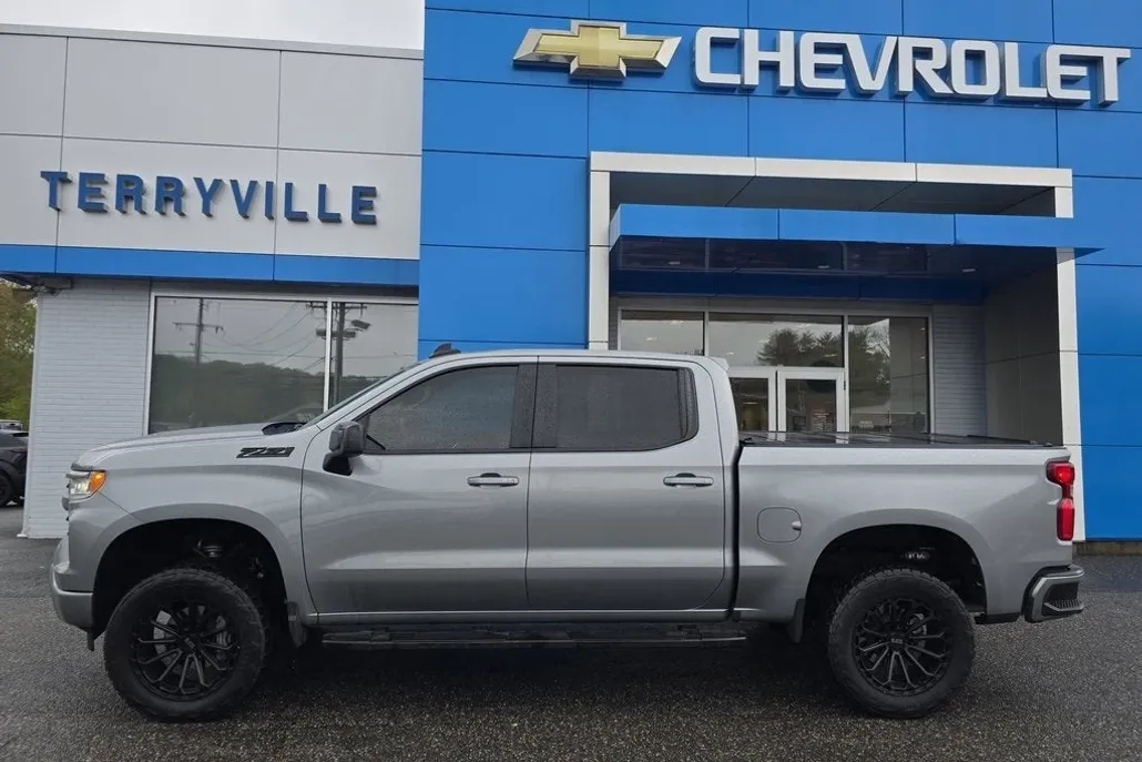 2024 Chevrolet Silverado 1500 RST photo 1