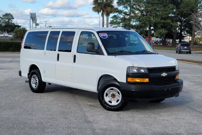 2020 Chevrolet Express 2500 Passenger LS Van photo 1