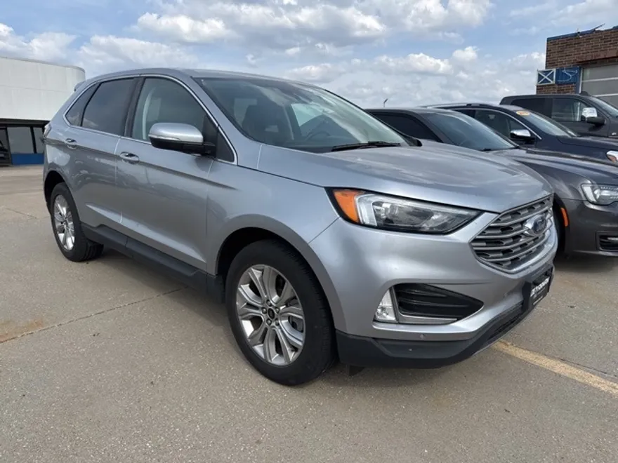 2023 Ford Edge Titanium photo 1