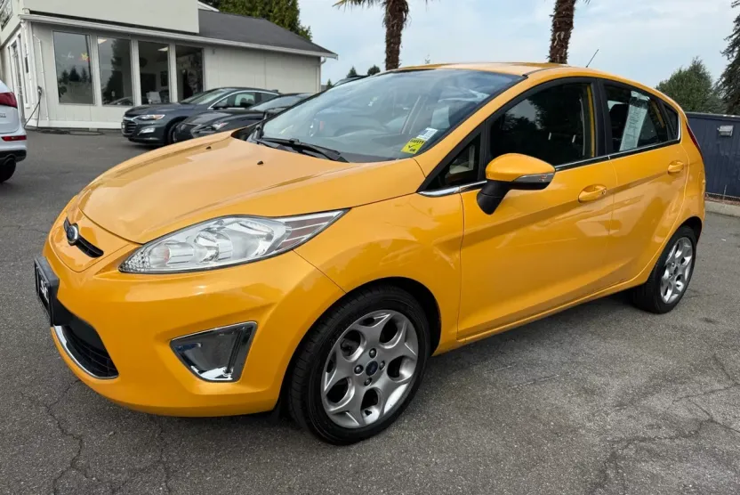 2011 Ford Fiesta SES photo 1