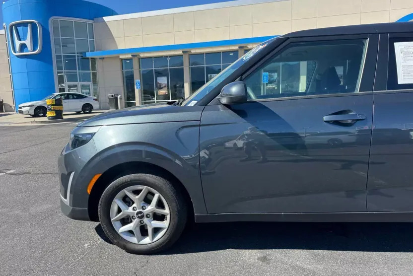 2024 Kia Soul LX photo 1