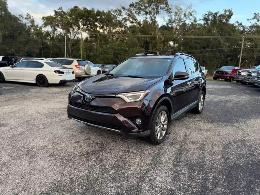 2018 Toyota RAV4 Limited photo 1
