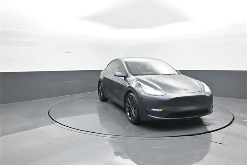2024 Tesla Model Y Long Range photo 1