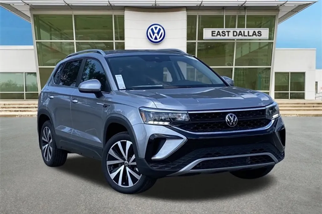 2024 Volkswagen Taos SE photo 1