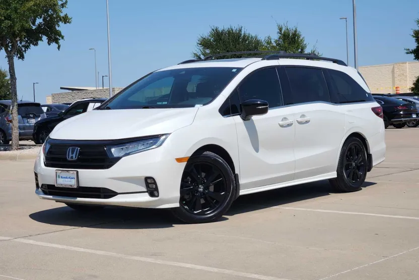 2023 Honda Odyssey Sport photo 1
