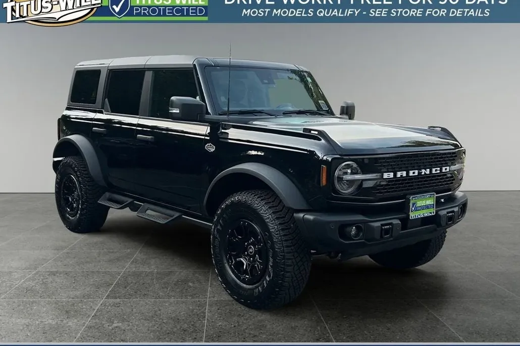 2023 Ford Bronco Base photo 1