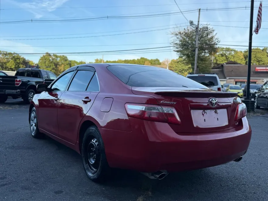 2009 Toyota Camry LE photo 1
