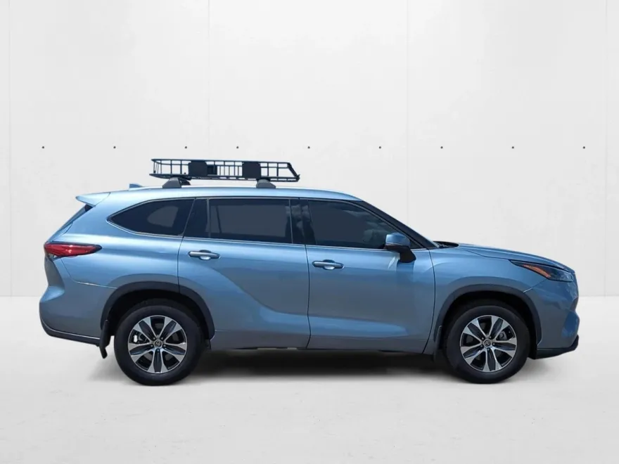2022 Toyota Highlander XLE photo 1