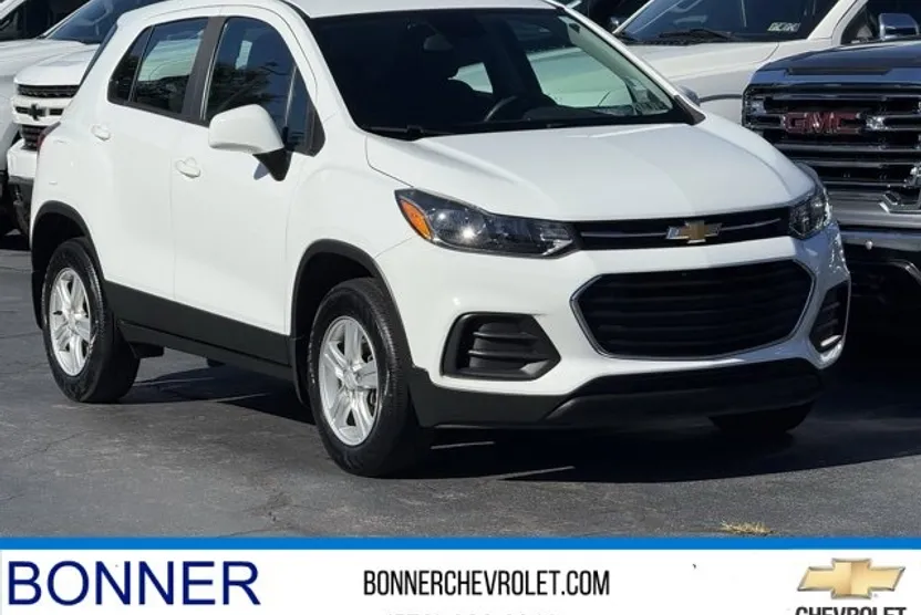 2020 Chevrolet Trax LS photo 1