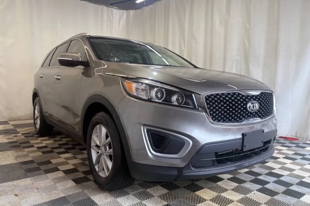 2018 Kia Sorento LX photo 1
