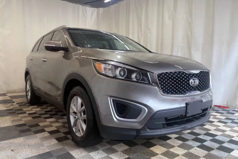 2018 Kia Sorento LX photo 1