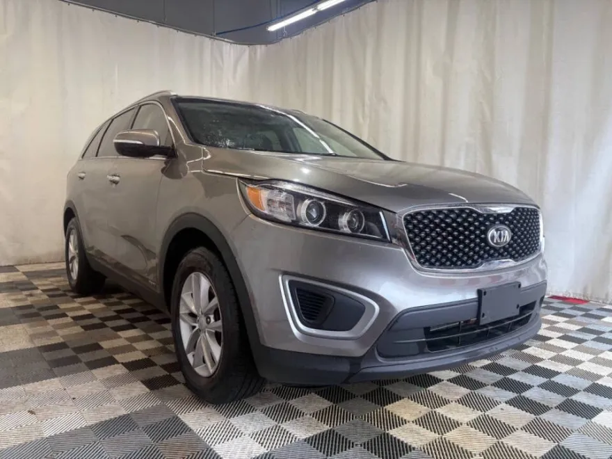 2018 Kia Sorento LX photo 1