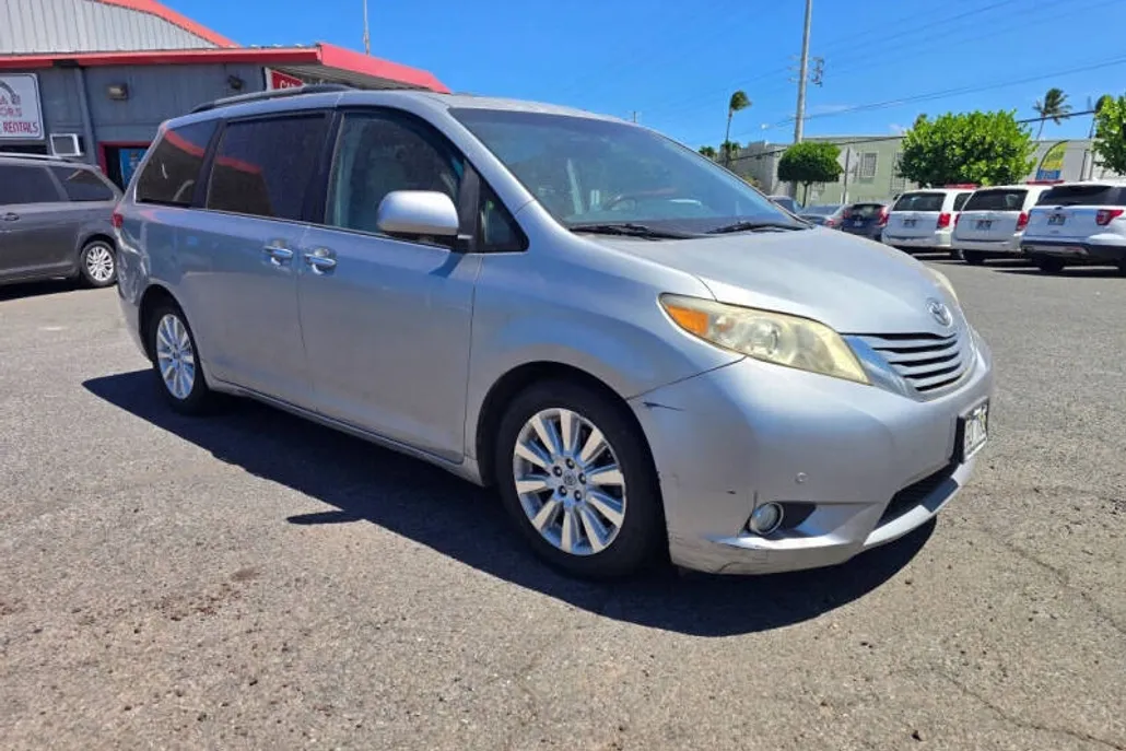 2012 Toyota Sienna Limited photo 1
