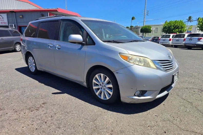 2012 Toyota Sienna Limited photo 1