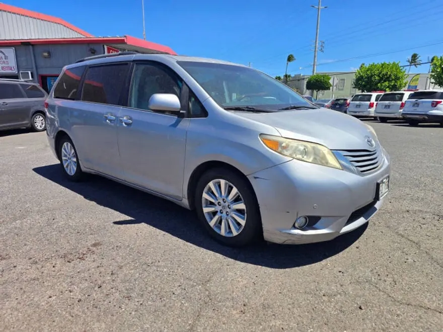 2012 Toyota Sienna Limited photo 1