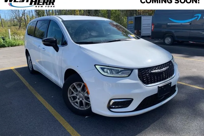 2025 Chrysler Pacifica photo 1