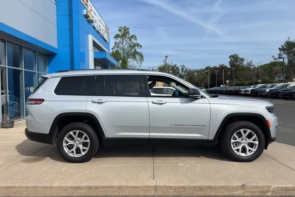 2022 Jeep Grand Cherokee Limited photo 1
