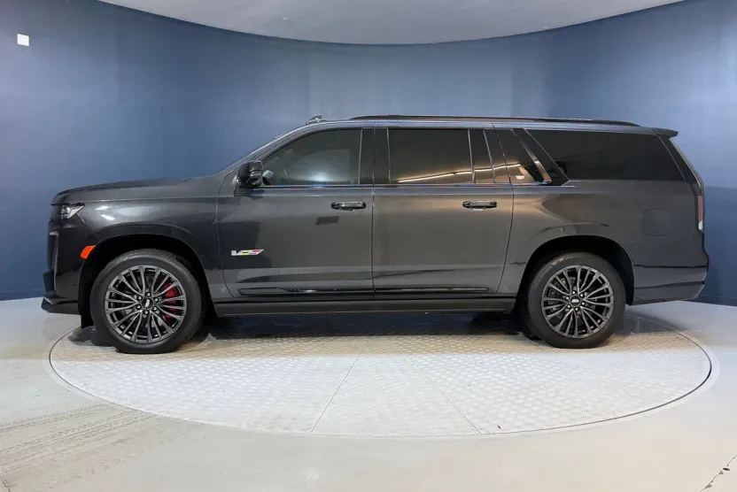 2024 Cadillac Escalade ESV V-Series photo 1