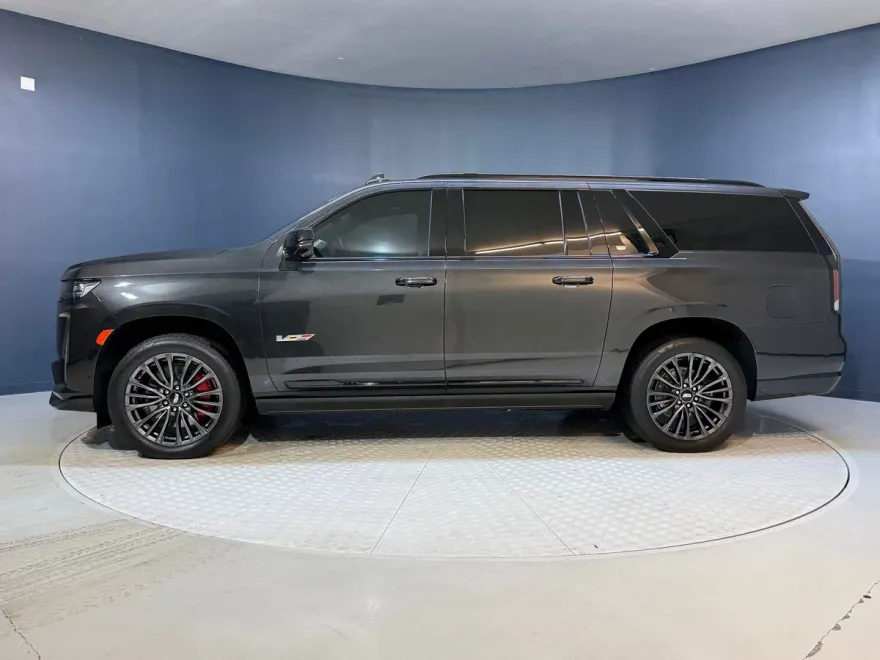 2024 Cadillac Escalade ESV V-Series photo 1