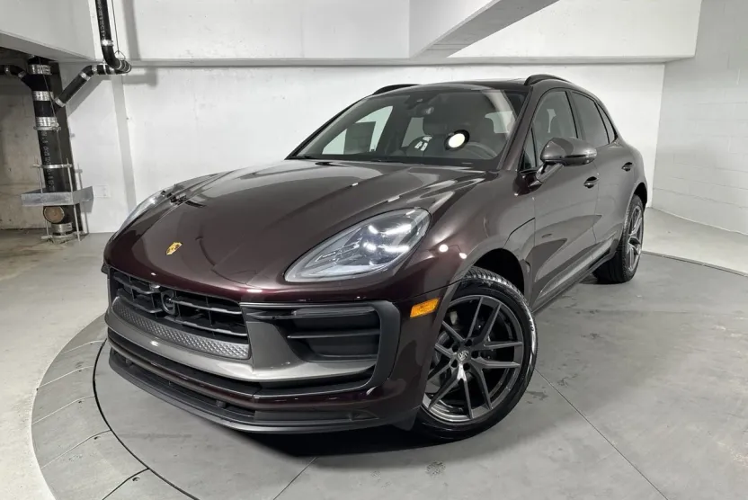 2025 Porsche Macan T photo 1