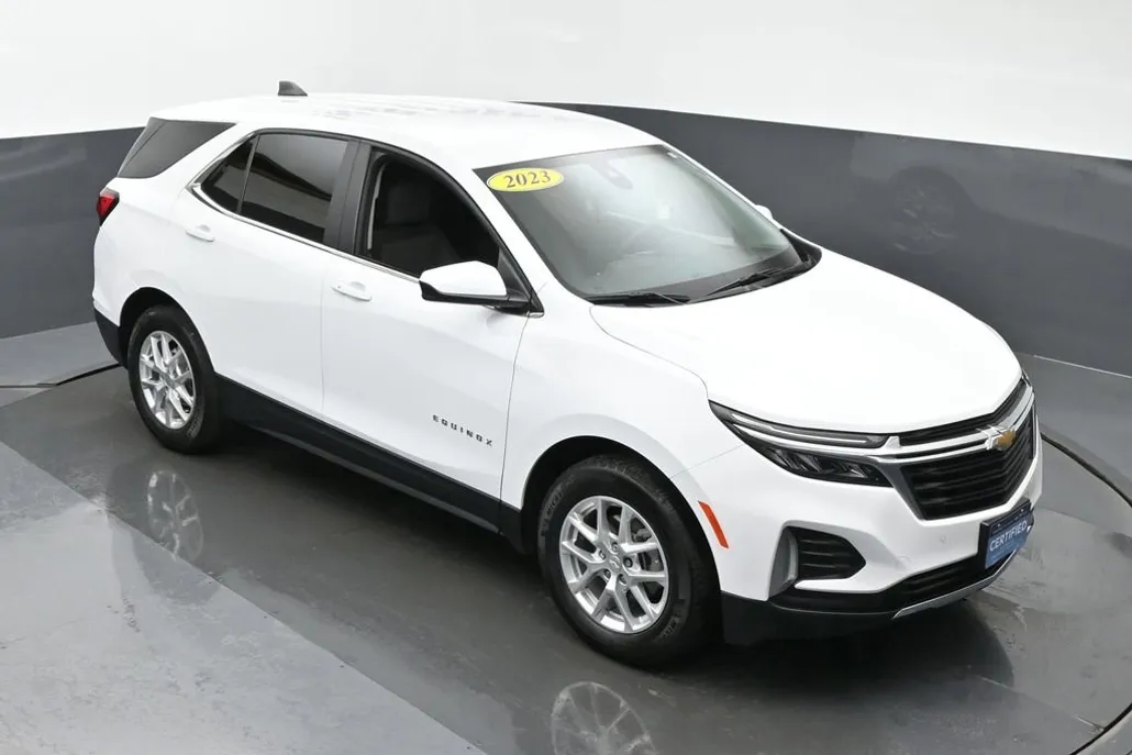2023 Chevrolet Equinox LT photo 1