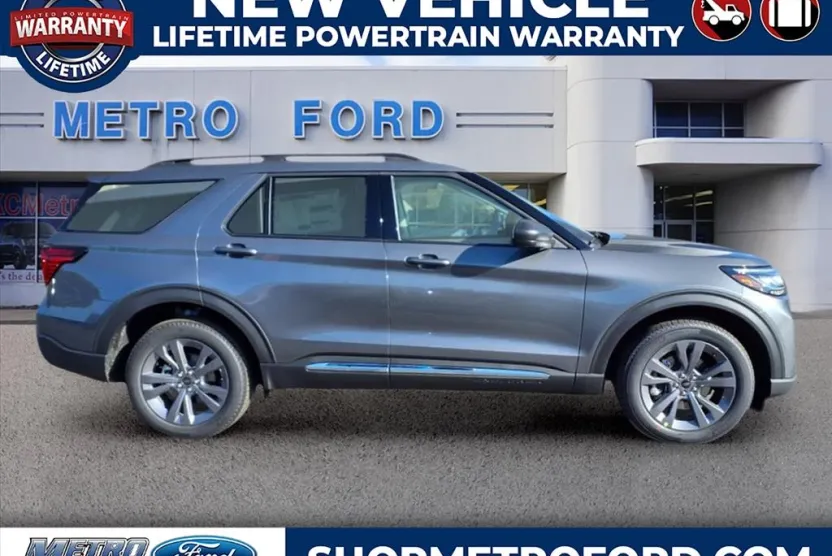 2025 Ford Explorer photo 1