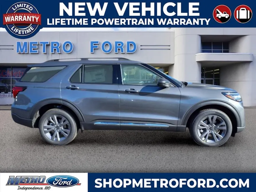 2025 Ford Explorer photo 1