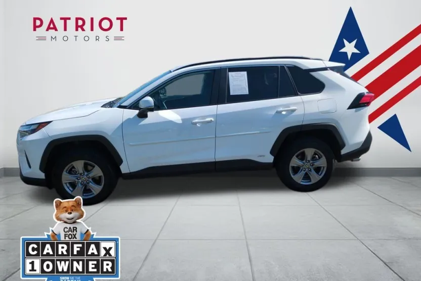 2024 Toyota RAV4 Hybrid LE photo 1