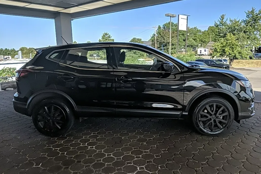 2021 Nissan Rogue Sport S photo 1