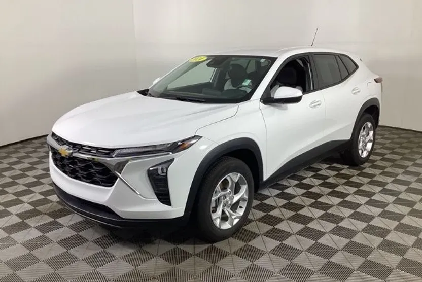 2024 Chevrolet Trax LS photo 1