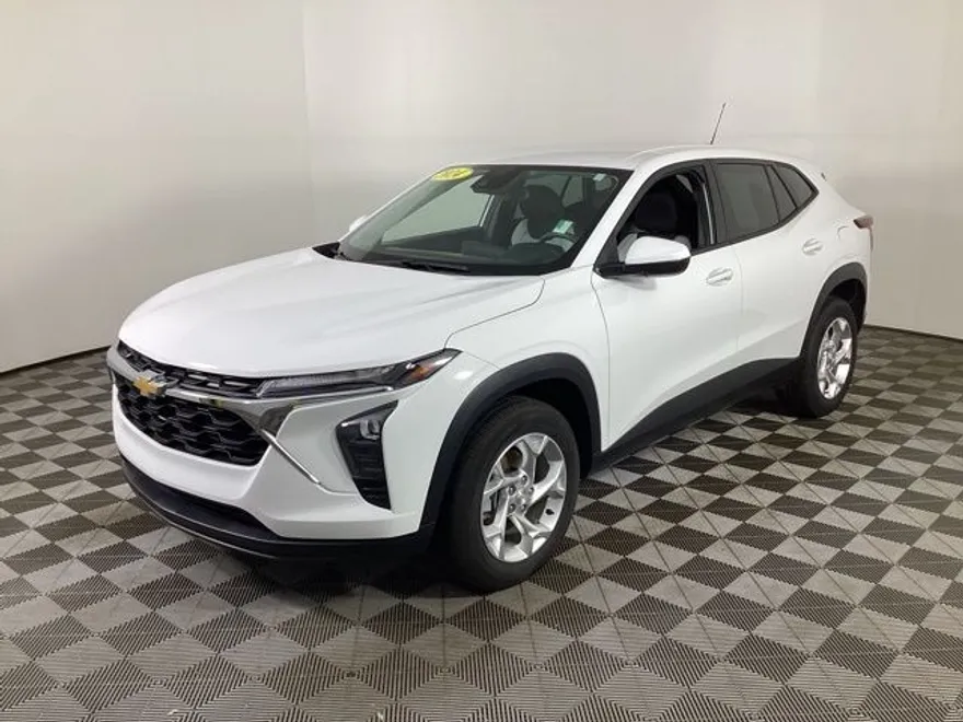 2024 Chevrolet Trax LS photo 1