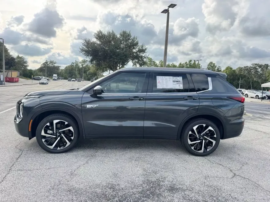 2025 Mitsubishi Outlander PHEV SEL photo 1