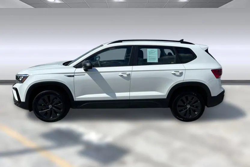 2022 Volkswagen Taos S photo 1