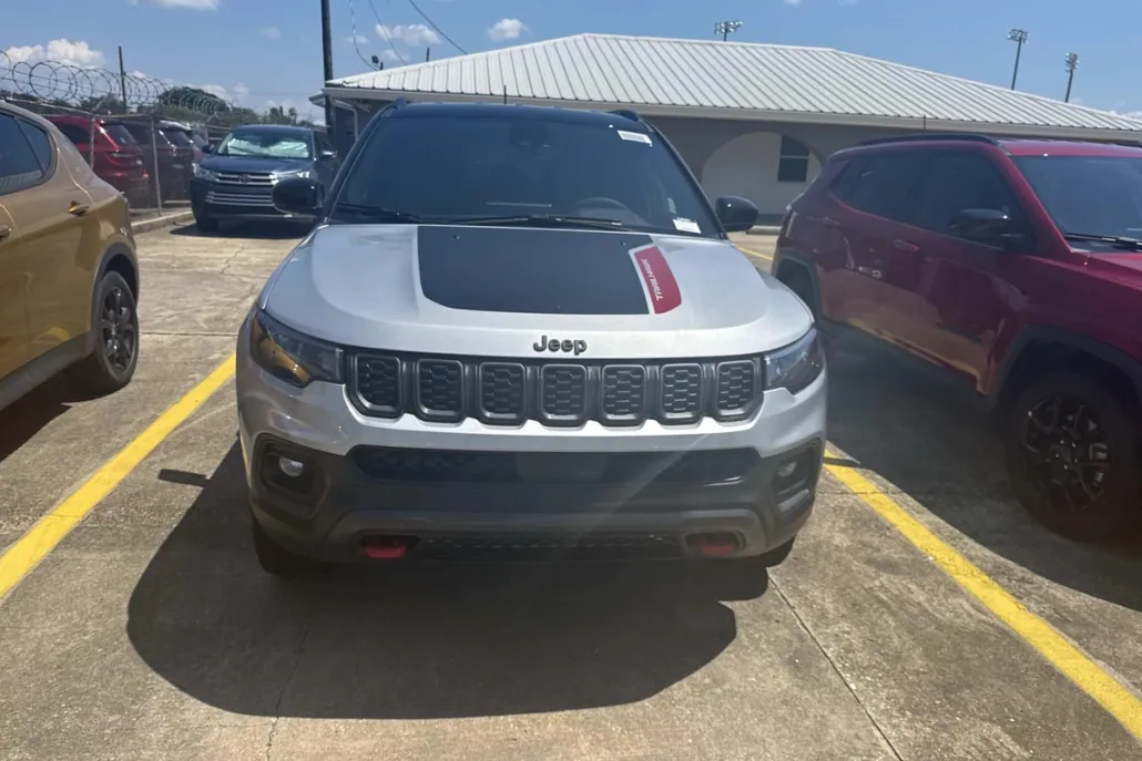 2025 Jeep Compass Trailhawk photo 1