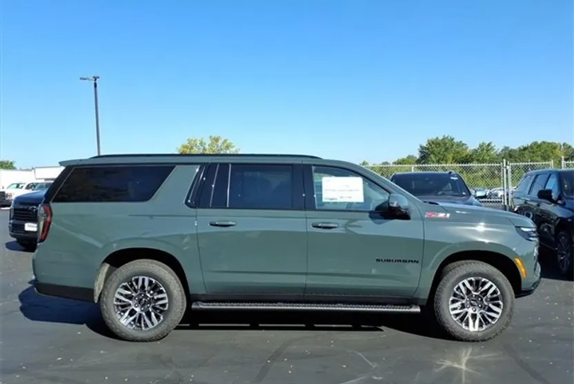 2025 Chevrolet Suburban Z71 photo 1