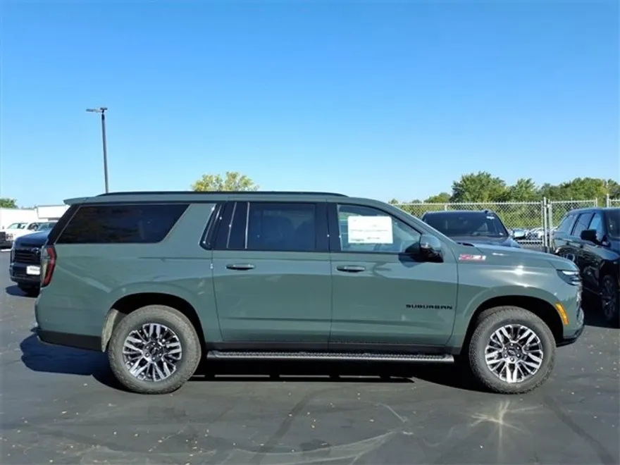 2025 Chevrolet Suburban Z71 photo 1