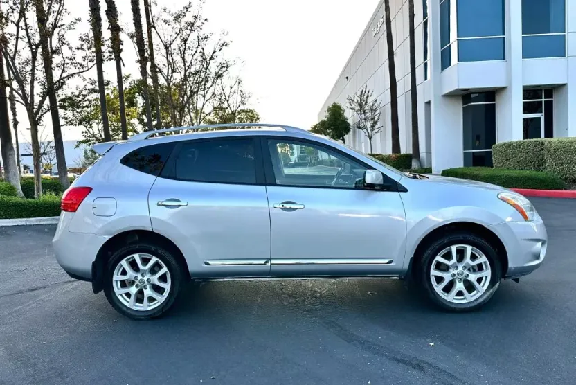 2012 Nissan Rogue SV SL photo 1