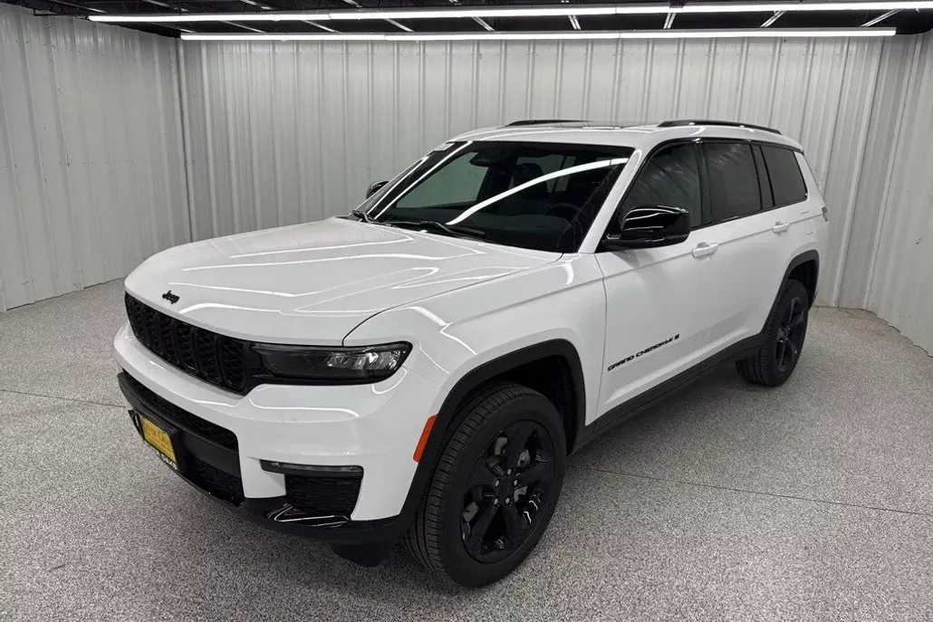 2025 Jeep Grand Cherokee Limited photo 1