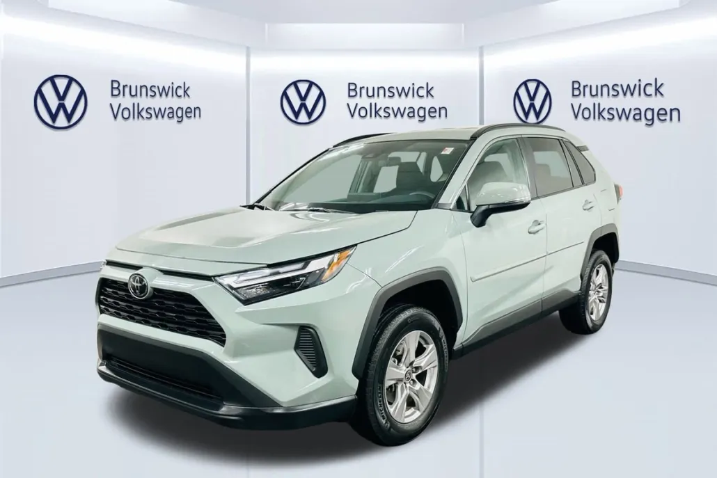 2023 Toyota RAV4 XLE photo 1