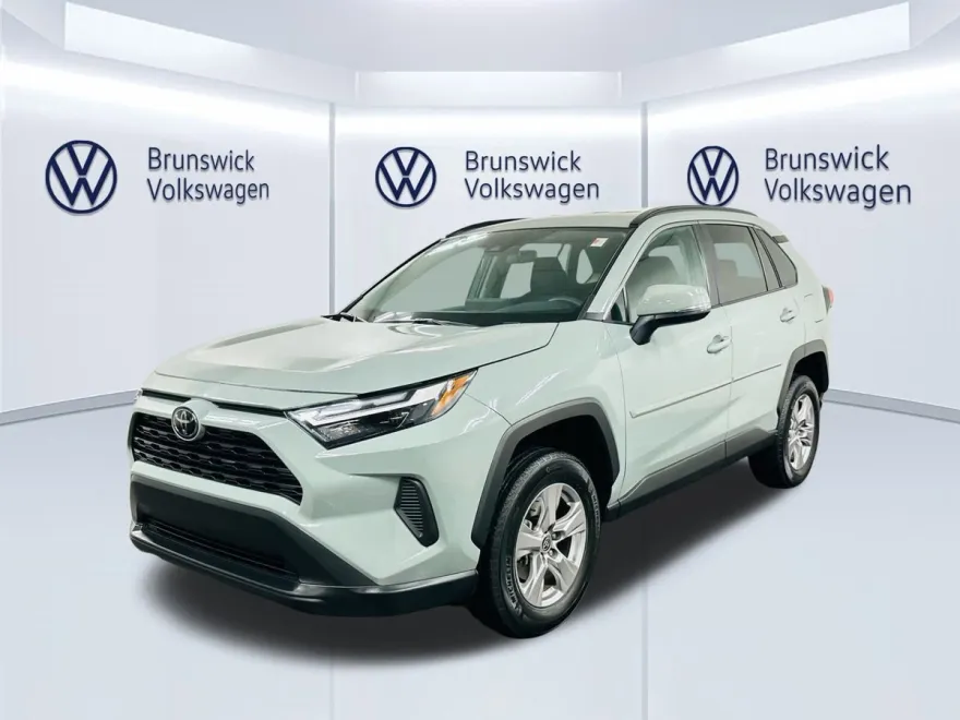 2023 Toyota RAV4 XLE photo 1