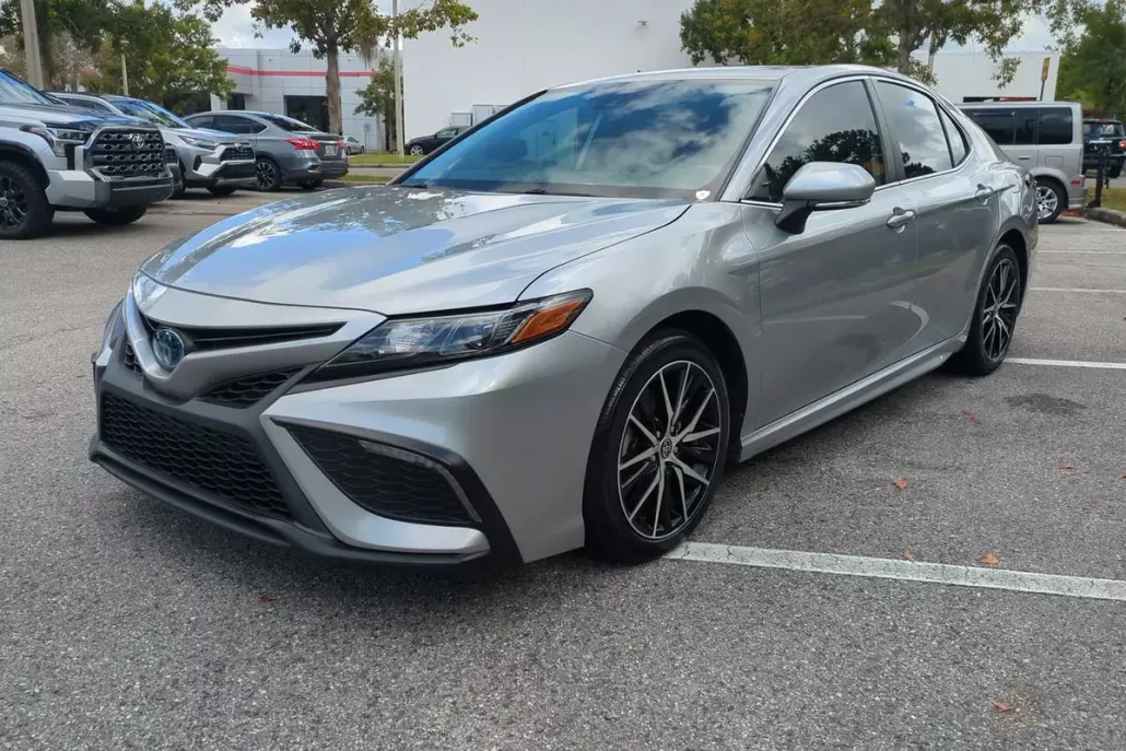 2023 Toyota Camry Hybrid SE photo 1